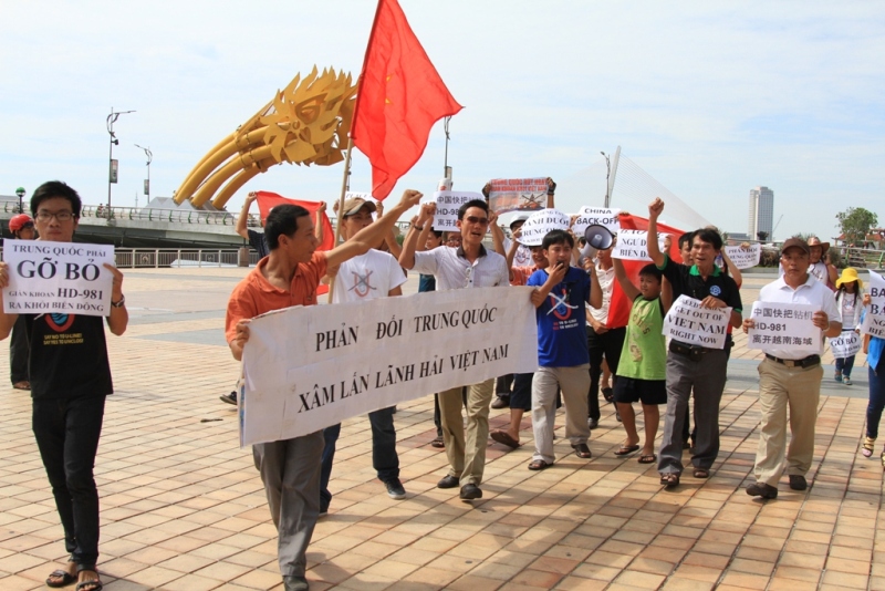 Người d&acirc;n Đ&agrave; Nẵng xuống đường phản đối Trung Quốc 8