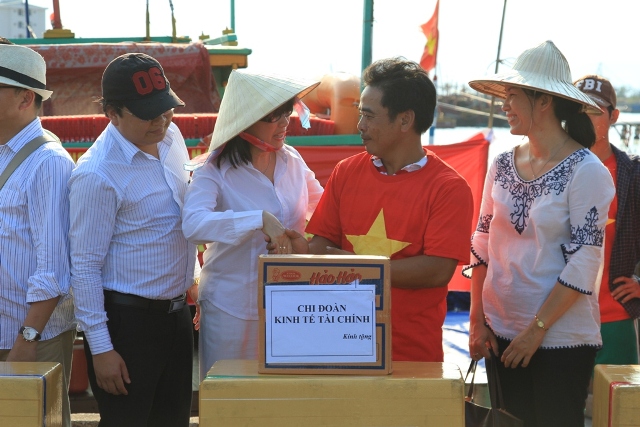 Ngư dân Đà Nẵng "mang Tổ quốc" ra biển Hoàng Sa 9