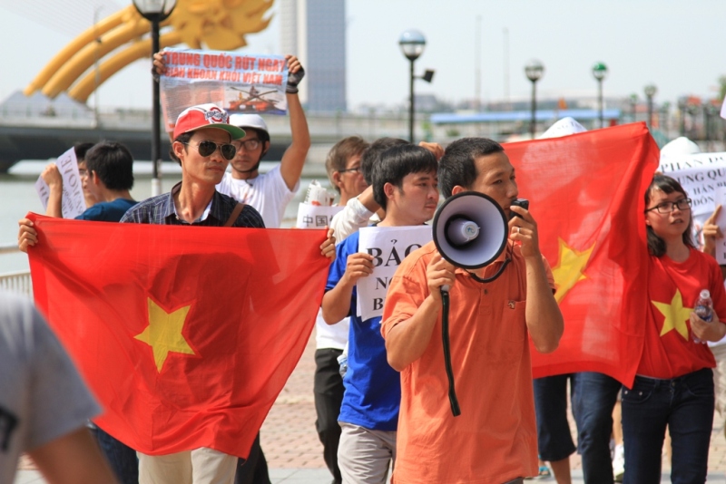 Người d&acirc;n Đ&agrave; Nẵng xuống đường phản đối Trung Quốc 9