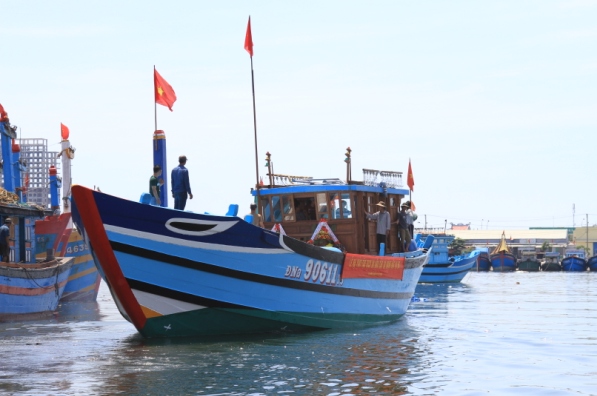 Hạ thủy t&agrave;u c&ocirc;ng suất lớn ra v&ugrave;ng biển Ho&agrave;ng Sa 2