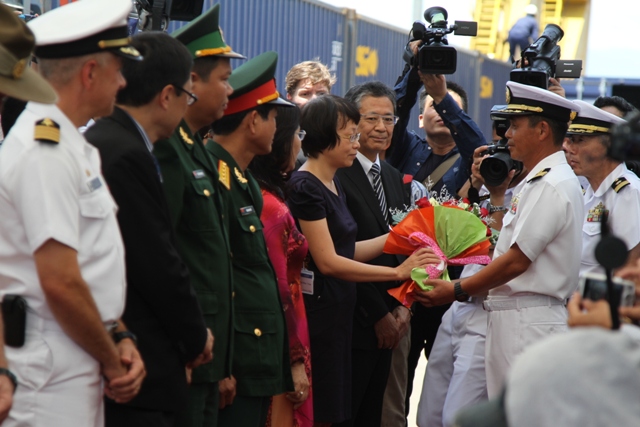 T&agrave;u Lực lượng tự vệ Nhật Bản c&ugrave;ng thủy thủ đo&agrave;n đa quốc gia đến Đ&agrave; Nẵng 5