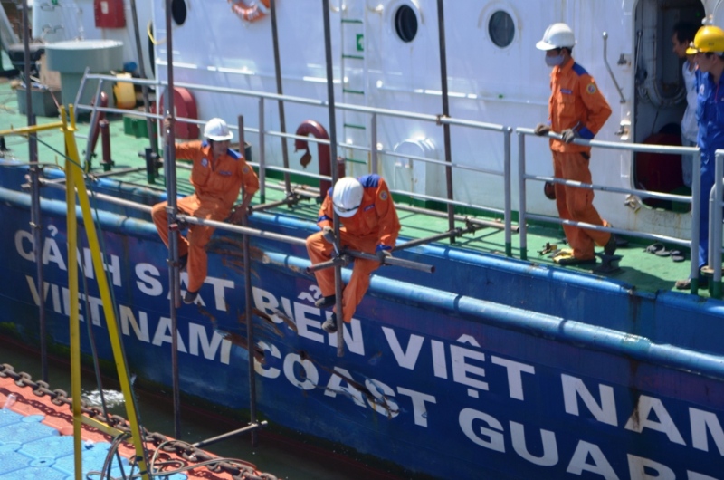 Cận cảnh tàu Cảnh sát Biển Việt Nam thương tích đầy mình do bị tàu Trung Quốc đâm  5