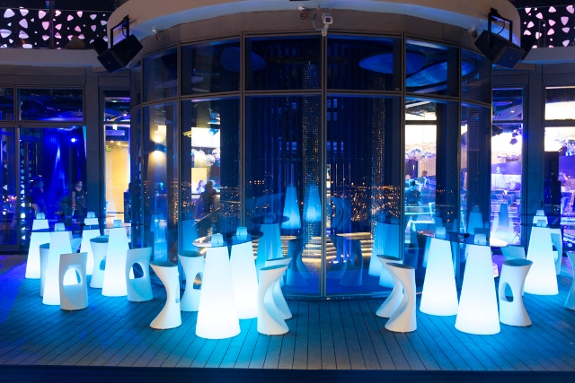 Từ Sky bar cao nhất Việt Nam ngắm s&ocirc;ng H&agrave;n rực rỡ 3