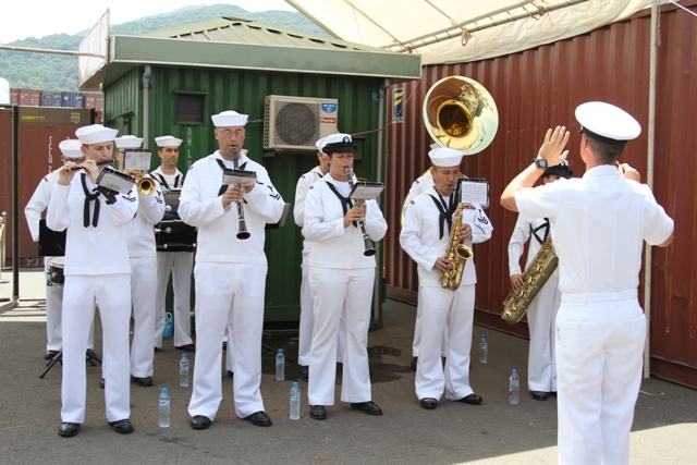 T&agrave;u Lực lượng tự vệ Nhật Bản c&ugrave;ng thủy thủ đo&agrave;n đa quốc gia đến Đ&agrave; Nẵng 4