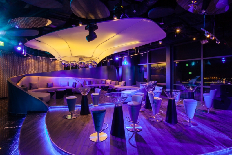 Từ Sky bar cao nhất Việt Nam ngắm s&ocirc;ng H&agrave;n rực rỡ 4