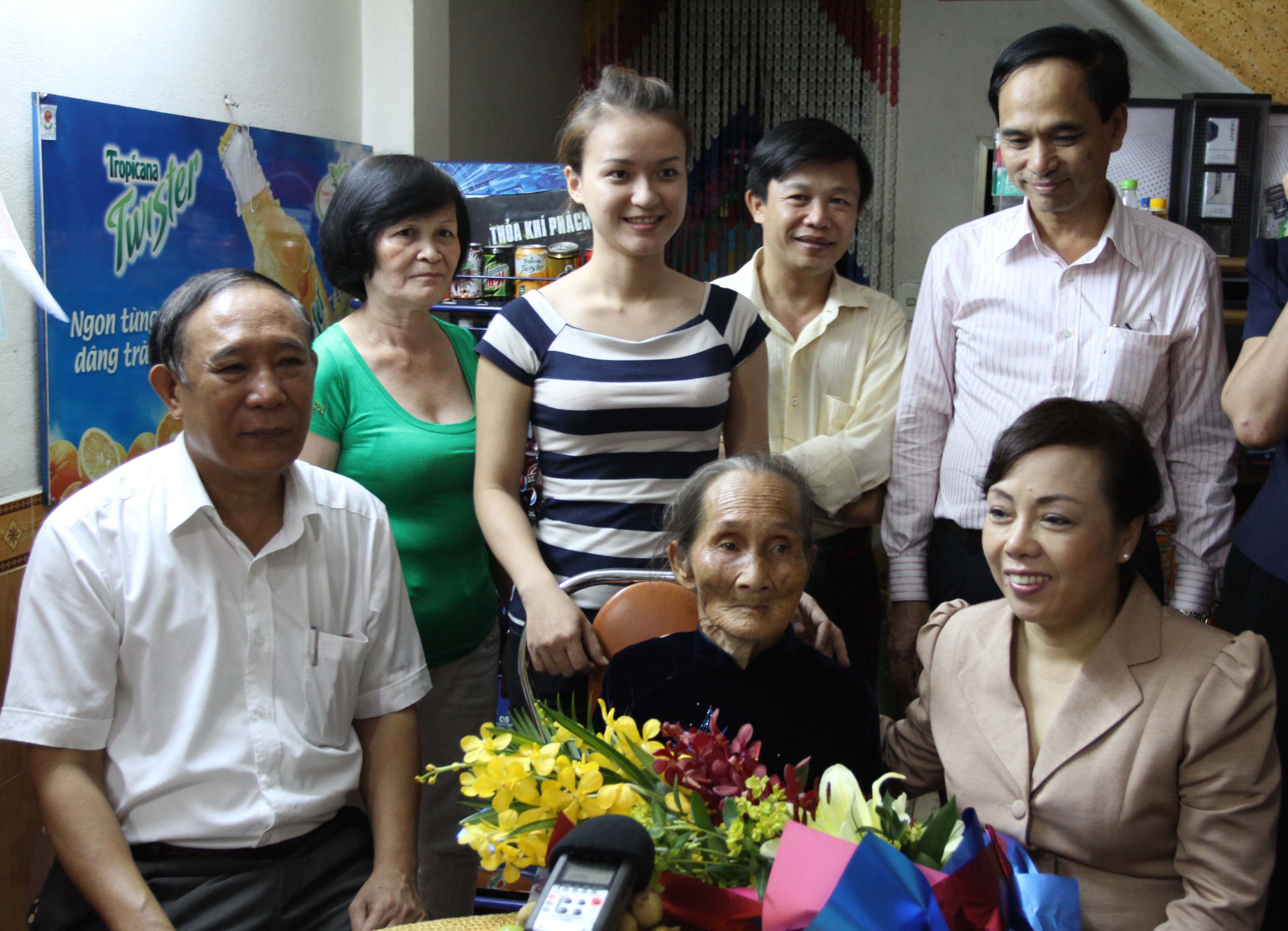 Bộ trưởng Nguyễn Thị Kim Tiến thăm  Mẹ VNAH 3