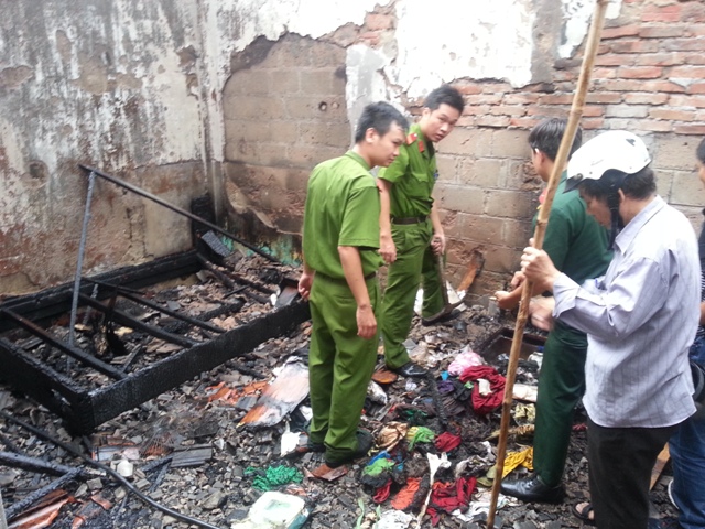 Sau mưa lớn, nh&agrave; bỗng dưng bốc ch&aacute;y 1