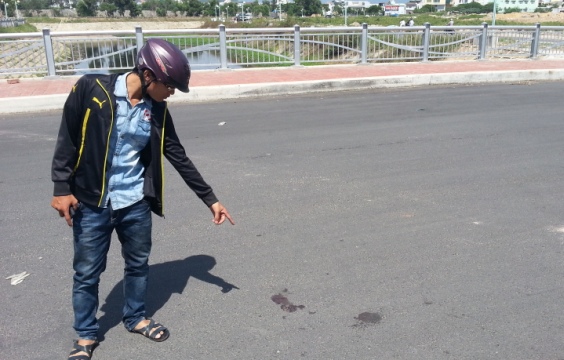 Nam thanh ni&ecirc;n chết bất thường tr&ecirc;n cầu 2