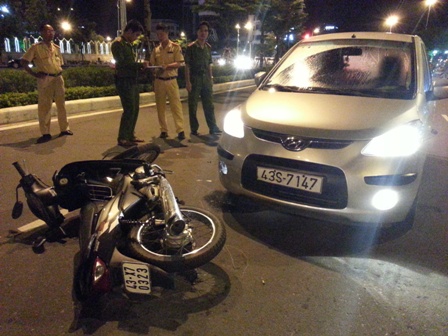 Xe ô tô đi ngược chiều gây tai nạn gần cầu Rồng ở Đà Nẵng 1