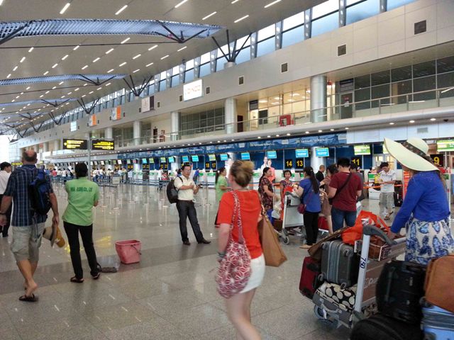 Nh&agrave; ga S&acirc;n bay Quốc tế Đ&agrave; Nẵng lại bị dột, Bộ trưởng Thăng c&oacute; biết? 2