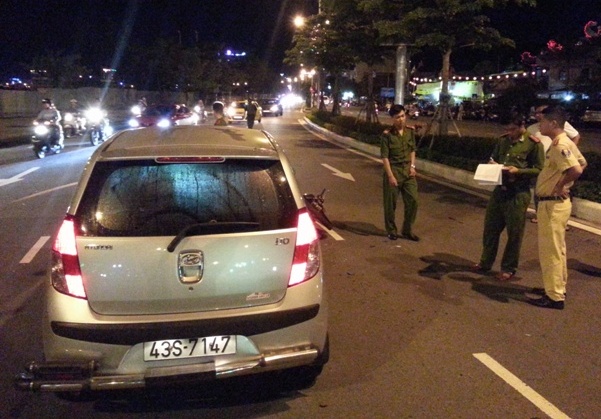 Xe ô tô đi ngược chiều gây tai nạn gần cầu Rồng ở Đà Nẵng 2