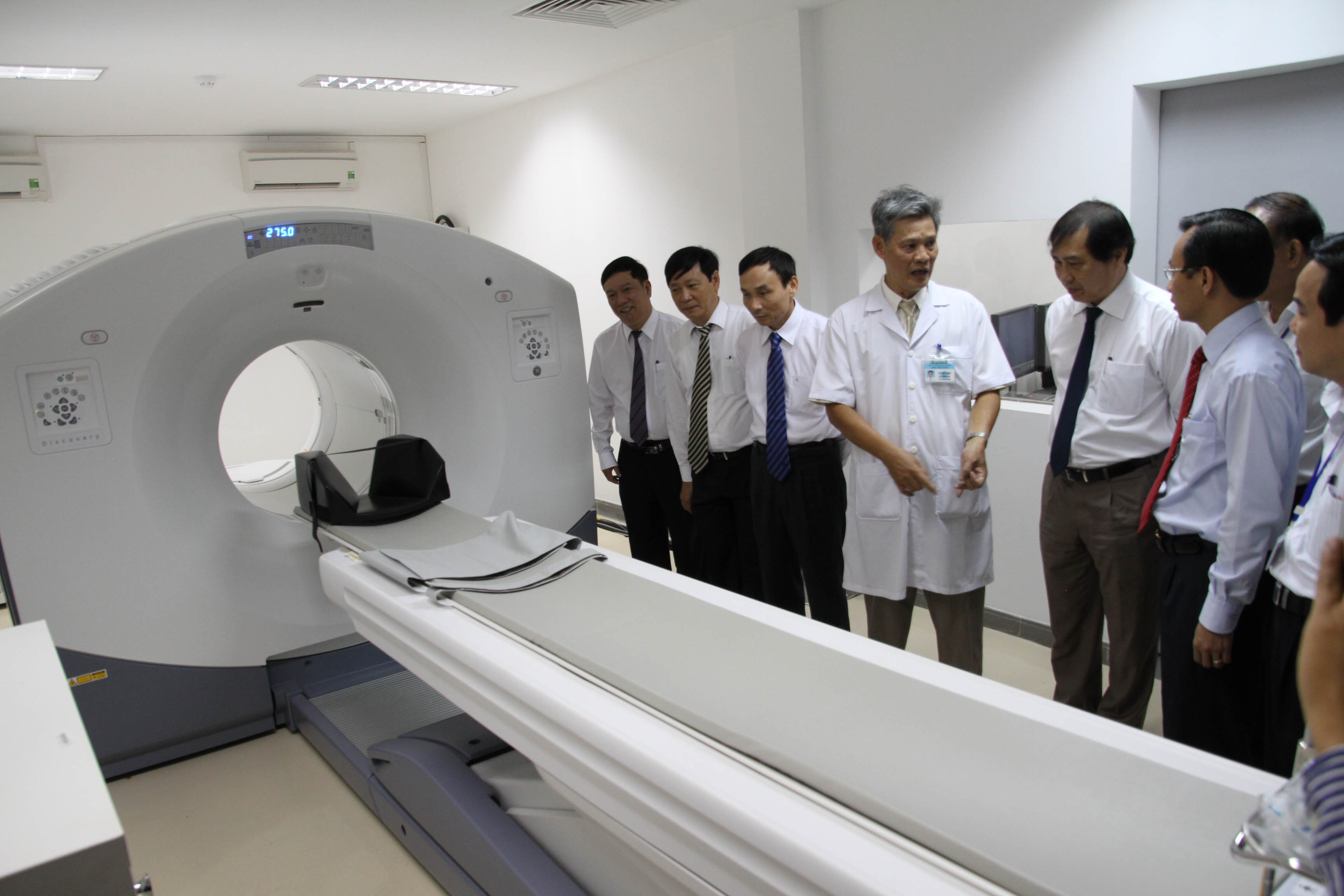 Trung t&acirc;m Y học hạt nh&acirc;n v&agrave; xạ trị &ldquo;triệu đ&ocirc;&rdquo; đi v&agrave;o hoạt động 5
