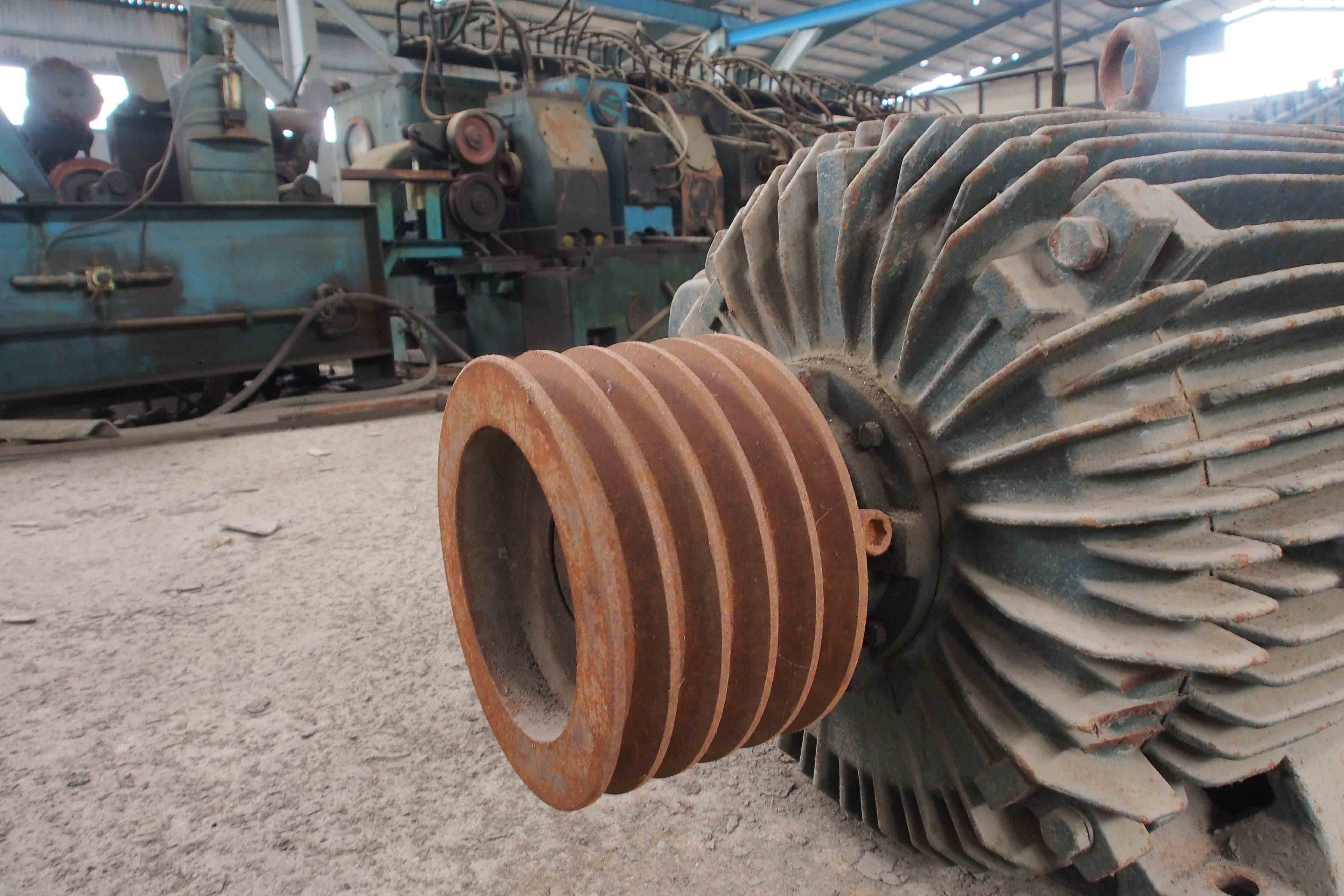 Đại gia bị bắt, nh&agrave; m&aacute;y hoang t&agrave;n, d&acirc;n mua đất đi&ecirc;u đứng 6