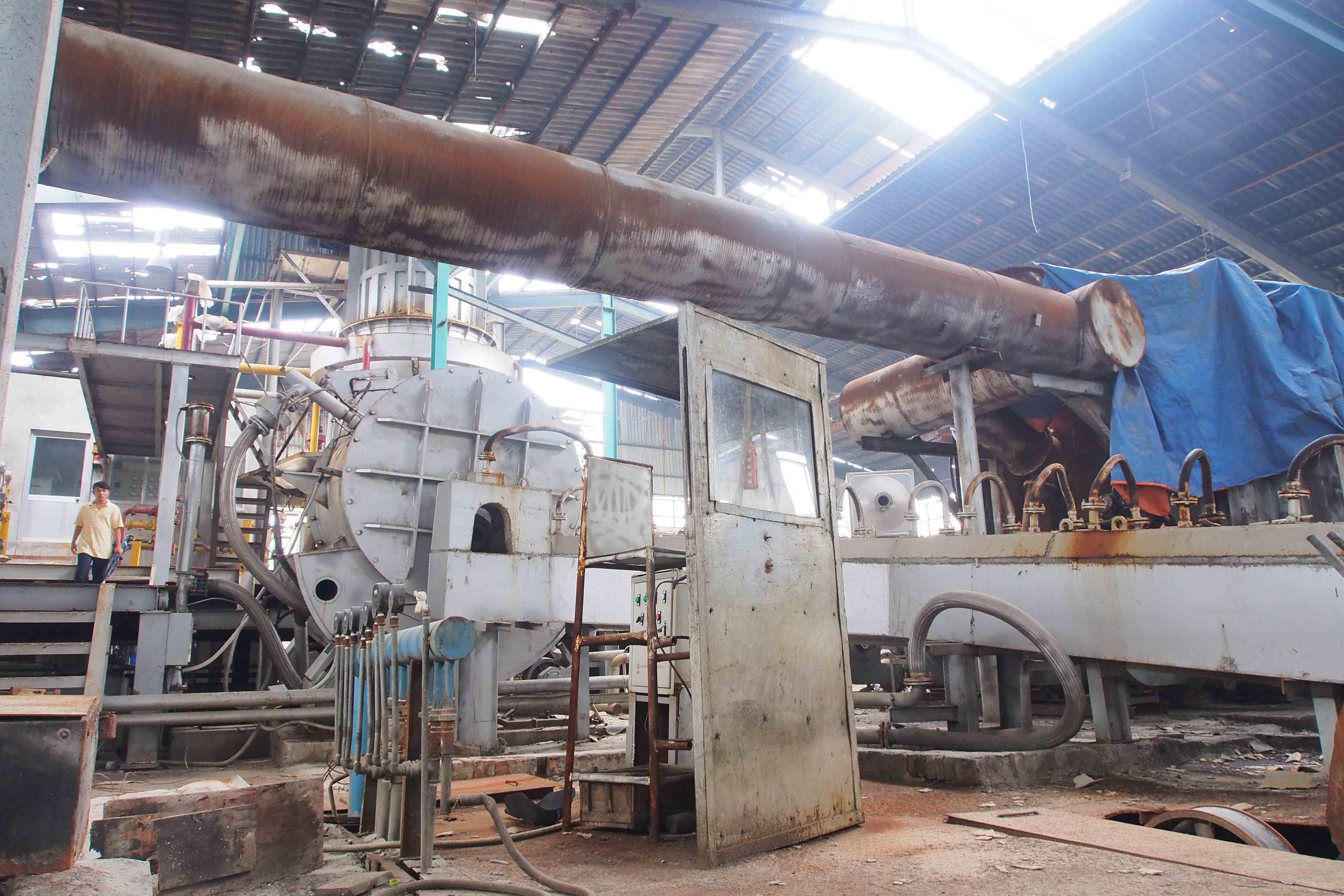 Đại gia bị bắt, nh&agrave; m&aacute;y hoang t&agrave;n, d&acirc;n mua đất đi&ecirc;u đứng 7