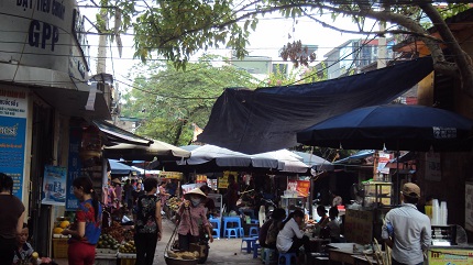 Trẻ mất chỗ chơi, mẹ c&oacute; nơi đi chợ 1