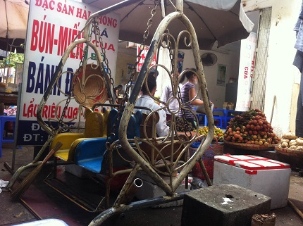 Trẻ mất chỗ chơi, mẹ c&oacute; nơi đi chợ 3