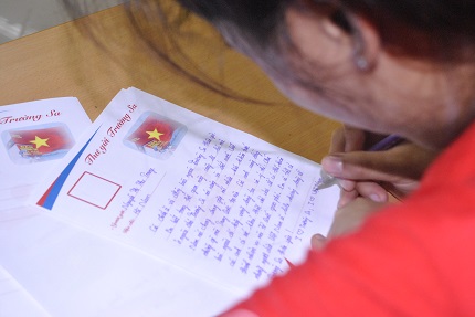 Gần 1.000 bạn trẻ tham gia viết &ldquo;Thư gửi Trường Sa&rdquo; 10