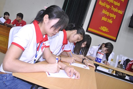 Gần 1.000 bạn trẻ tham gia viết &ldquo;Thư gửi Trường Sa&rdquo; 4