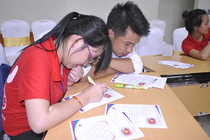 Gần 1.000 bạn trẻ tham gia viết &ldquo;Thư gửi Trường Sa&rdquo; 7