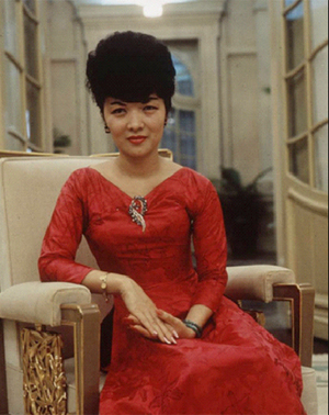 Vẻ đẹp hiện đại và sành điệu của phụ nữ Sài Gòn xưa  Miền Nam Việt Nam  Trước 1975