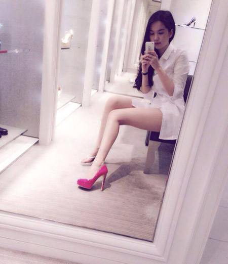 Đỏ mặt với mốt kh&ocirc;ng quần của sao Việt 2