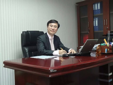 Nghe l&eacute;n điện thoại người kh&aacute;c c&oacute; thể bị ngồi t&ugrave; 2