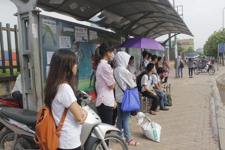 Sĩ tử &ugrave;n &ugrave;n về H&agrave; Nội dự thi đại học 7