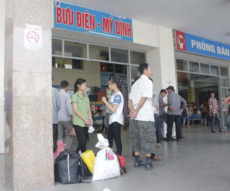Sĩ tử &ugrave;n &ugrave;n về H&agrave; Nội dự thi đại học 1