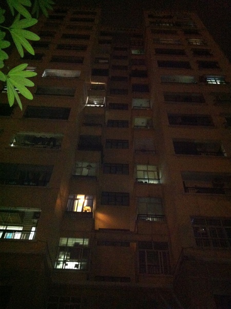 H&agrave; Nội: Đang vui Trung thu cả chung cư nh&aacute;o nh&aacute;c th&aacute;o chạy v&igrave; bị ch&aacute;y 6