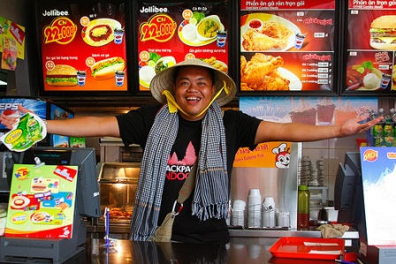 McDonald’s chuẩn bị khai trương cửa hàng đầu tiên tại VN 1