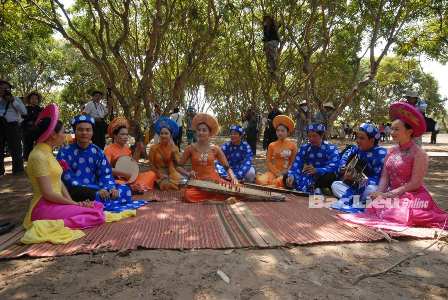 TP HCM: Mở tour xem Li&ecirc;n hoan Đờn ca T&agrave;i tử Quốc gia 2014 1