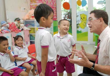 Bộ GD-ĐT bỏ lệnh cấm dạy ngoại ngữ ở trường mầm non sau đúng 1 tháng 1