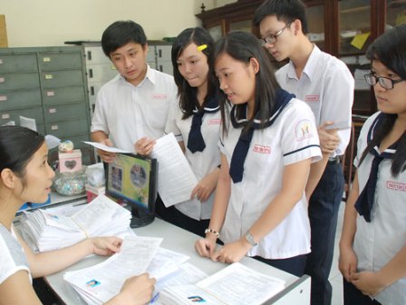 Tuyển sinh v&agrave;o lớp 10: Tỷ lệ &ldquo;chọi&rdquo; tăng cao 1