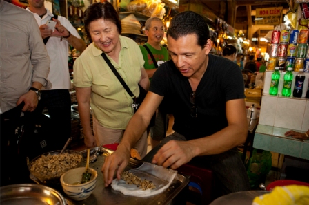 Đầu bếp Bobby Chinn được chọn l&agrave;m Đại sứ du lịch Việt tại ch&acirc;u &Acirc;u 1