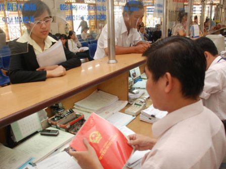Sẽ cấp giấy chứng nhận cho khoảng 34.000 căn nh&agrave;, đất mua b&aacute;n bằng giấy viết tay 1
