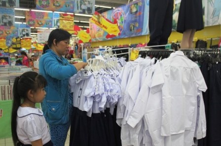 Hệ thống si&ecirc;u thị ồ ạt khuyến m&atilde;i nh&acirc;n ng&agrave;y khai trường 1