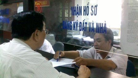 Đề nghị cấp giấy chứng nhận nh&agrave;, đất c&oacute; giấy tay 1