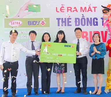Ra mắt thẻ thanh toán đồng thương hiệu Satra-BIDV 1