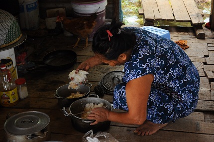 Ch&ugrave;m ảnh: L&ecirc;nh đ&ecirc;nh x&oacute;m ngh&egrave;o ở b&atilde;i giữa s&ocirc;ng Hồng 12