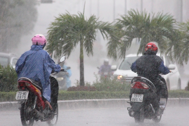 Bão số 11 gây mưa ngày một lớn ở  Quảng Bình, Quảng Trị 2