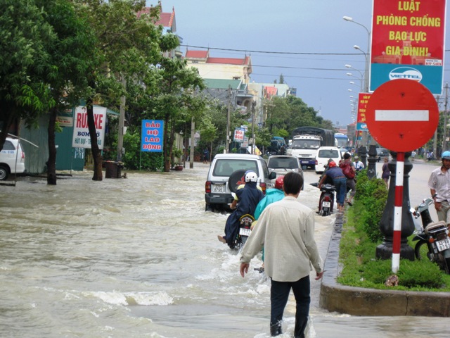 Quảng Bình: Hàng ngàn hộ dân đang chìm trong nước lũ 3