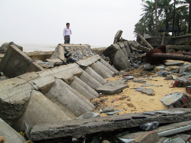 2km kè biển bị sóng đánh tan ở Quảng Bình 1