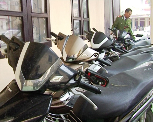 Quảng Bình: Bắt nhóm chuyên trộm xe máy 2