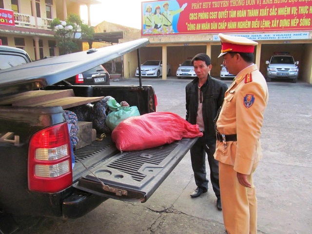 Quảng B&igrave;nh: Bắt vụ vận chuyển h&agrave;ng quốc cấm 1