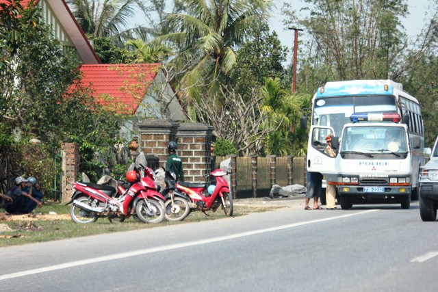 Nh&agrave; xe lại &ldquo;h&agrave;nh&rdquo; h&agrave;nh kh&aacute;ch 5