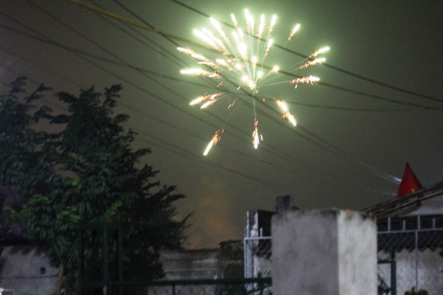 Quảng Trạch - Quảng B&igrave;nh: Đốt ph&aacute;o rầm rộ l&uacute;c giao thừa 2