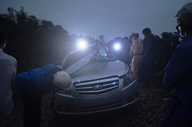 Hai c&aacute;n bộ c&ocirc;ng an tử vong do tai nạn 1