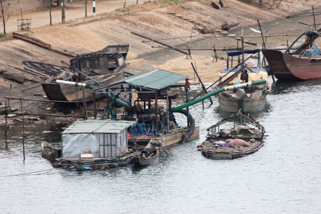 Quảng B&igrave;nh: Gi&aacute; c&aacute;t x&acirc;y dựng tăng cao v&agrave; khan hiếm 1