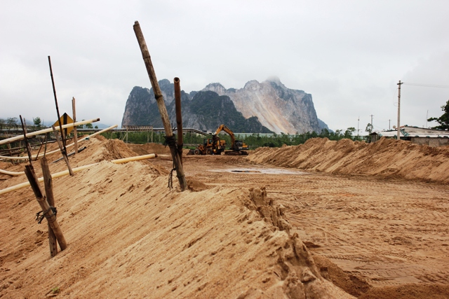 Quảng B&igrave;nh: Gi&aacute; c&aacute;t x&acirc;y dựng tăng cao v&agrave; khan hiếm 2