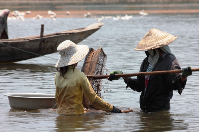 Ng&acirc;m m&igrave;nh đ&atilde;i lộc tr&ecirc;n s&ocirc;ng Gianh 3